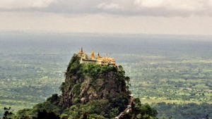 Templo sobre el monte Popa