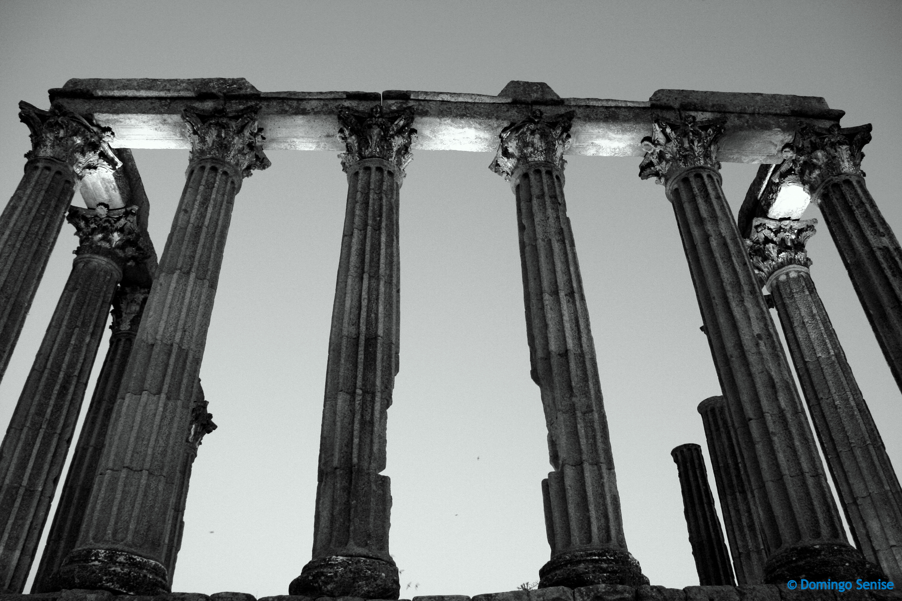 Templo romano de Ã‰vora